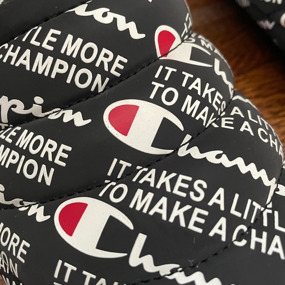 Slippers - Picture 3 of 4